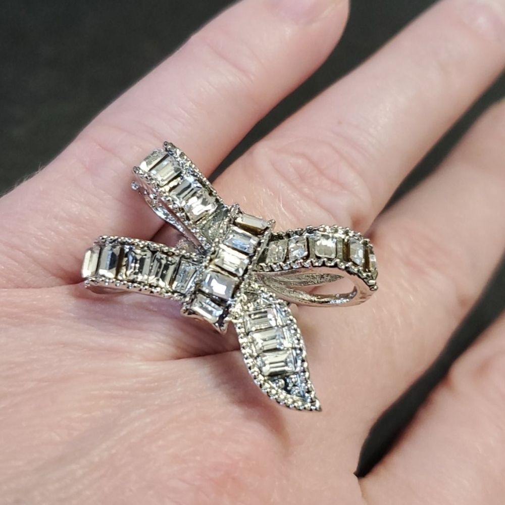 Silver tone bow ring 6.25 clear rhinestone - Picture 2 of 10